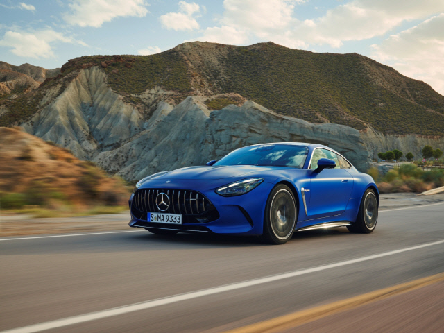 ڸ,  2  `AMG GT` 